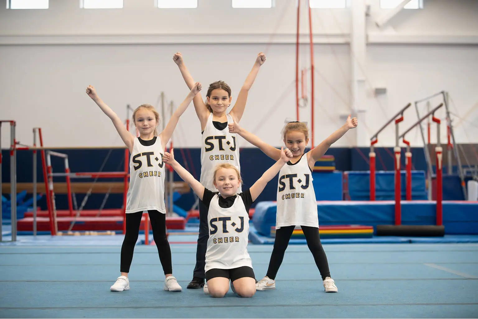 house-cheer-formation