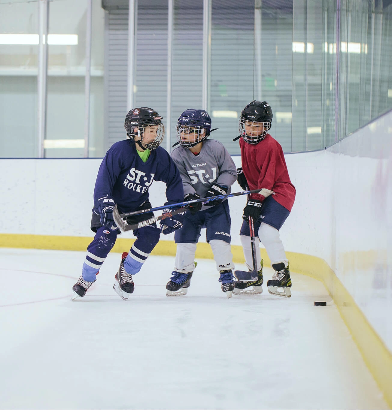 learn-to-play-hockey-3-boys