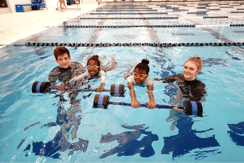 swimming-lessons-group