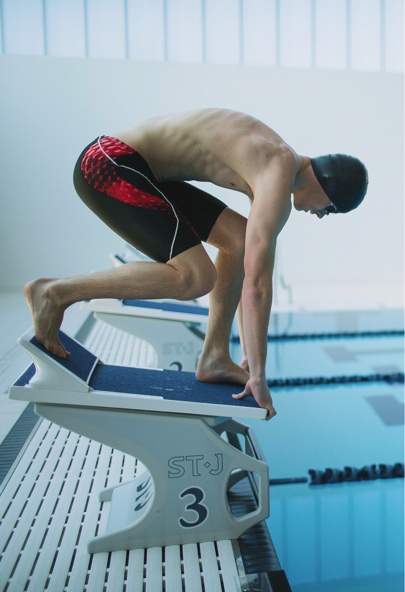 swimmer-on-start-block