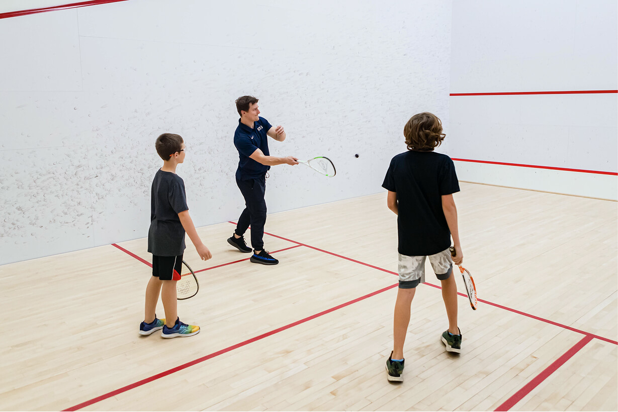 squash-training-coach-with-kids (1)