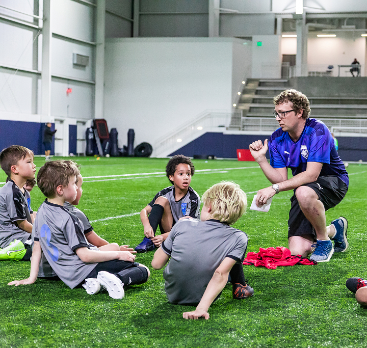 pre-travel-boys-with-coach