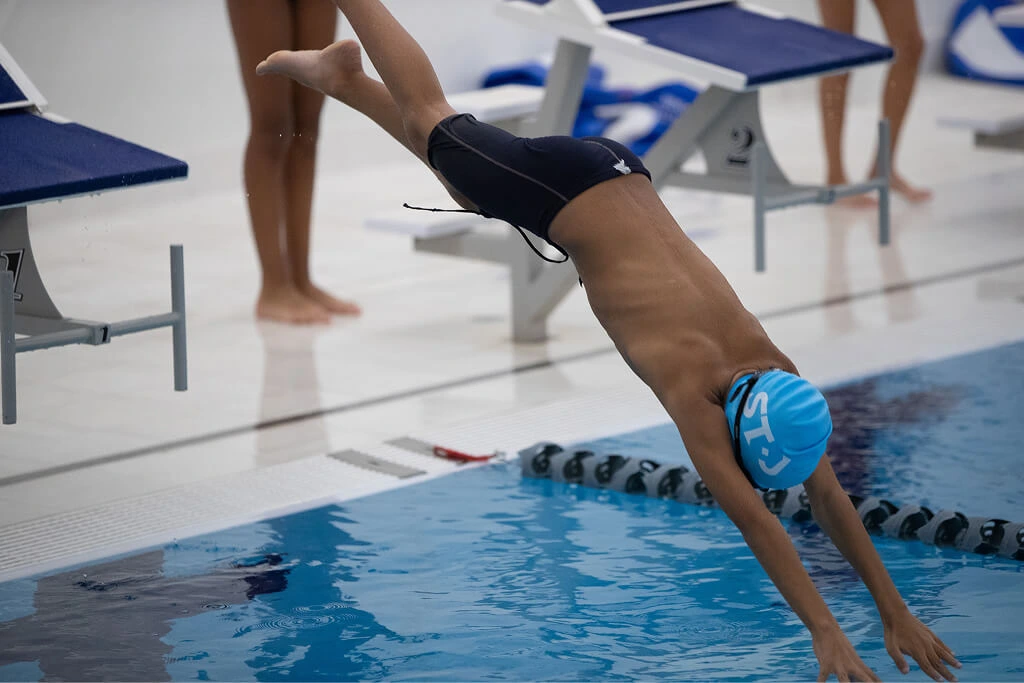swim-team-diving