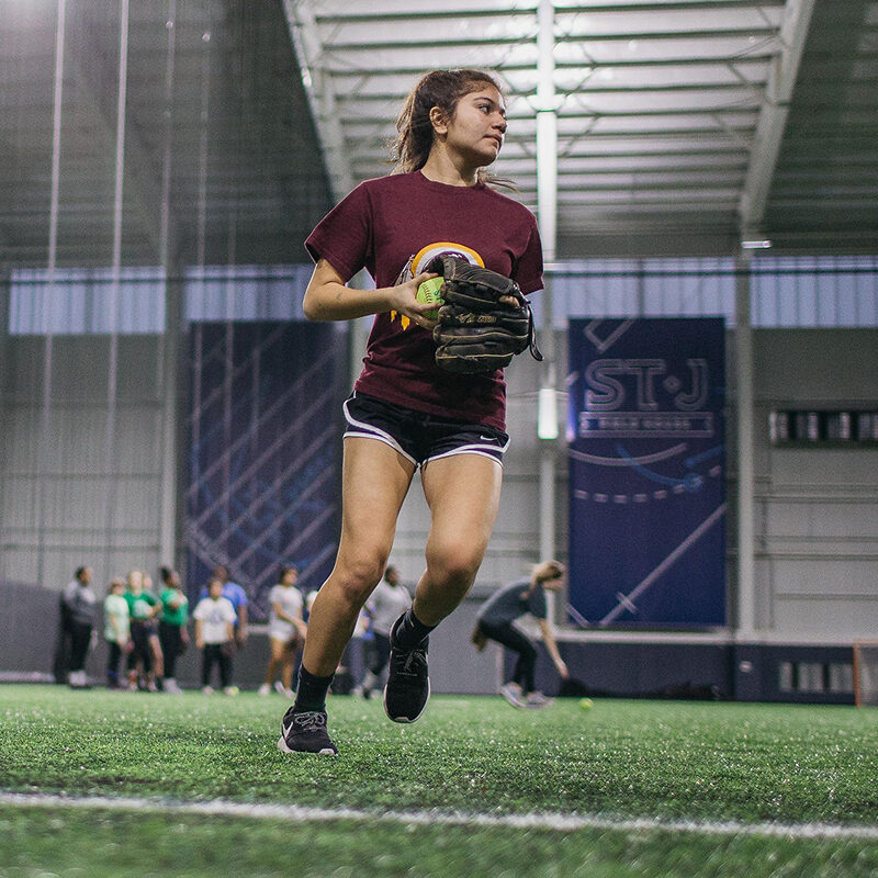 softball-throwing-catching